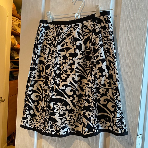 Skirt - Picture 2 of 3